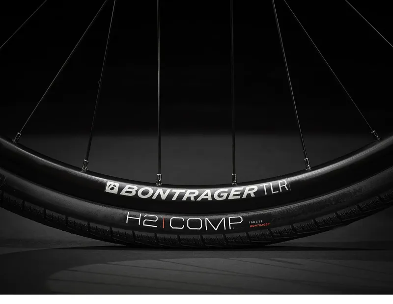 Trek FX 3 Disc Hybrid Bike in Viper Red to Cobra Blood-4